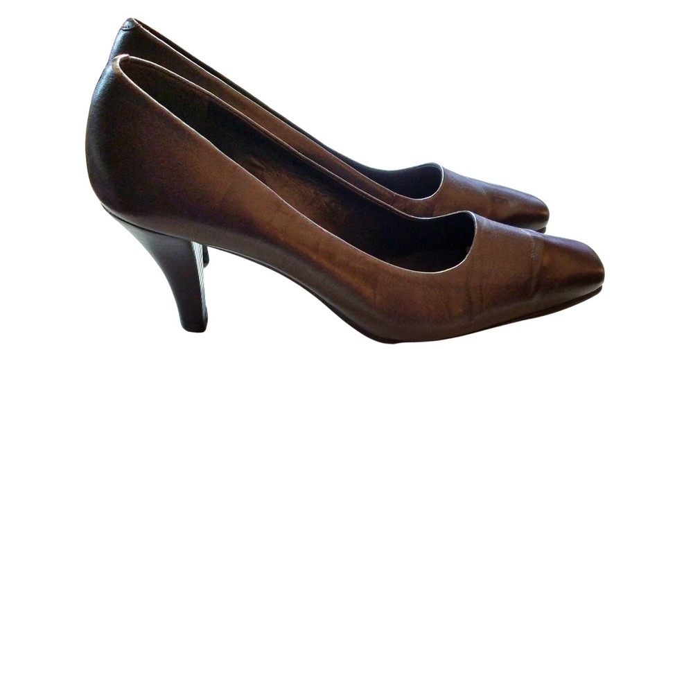Bass Women’s Brown Leather Pumps 1.5” High Heels Size 8